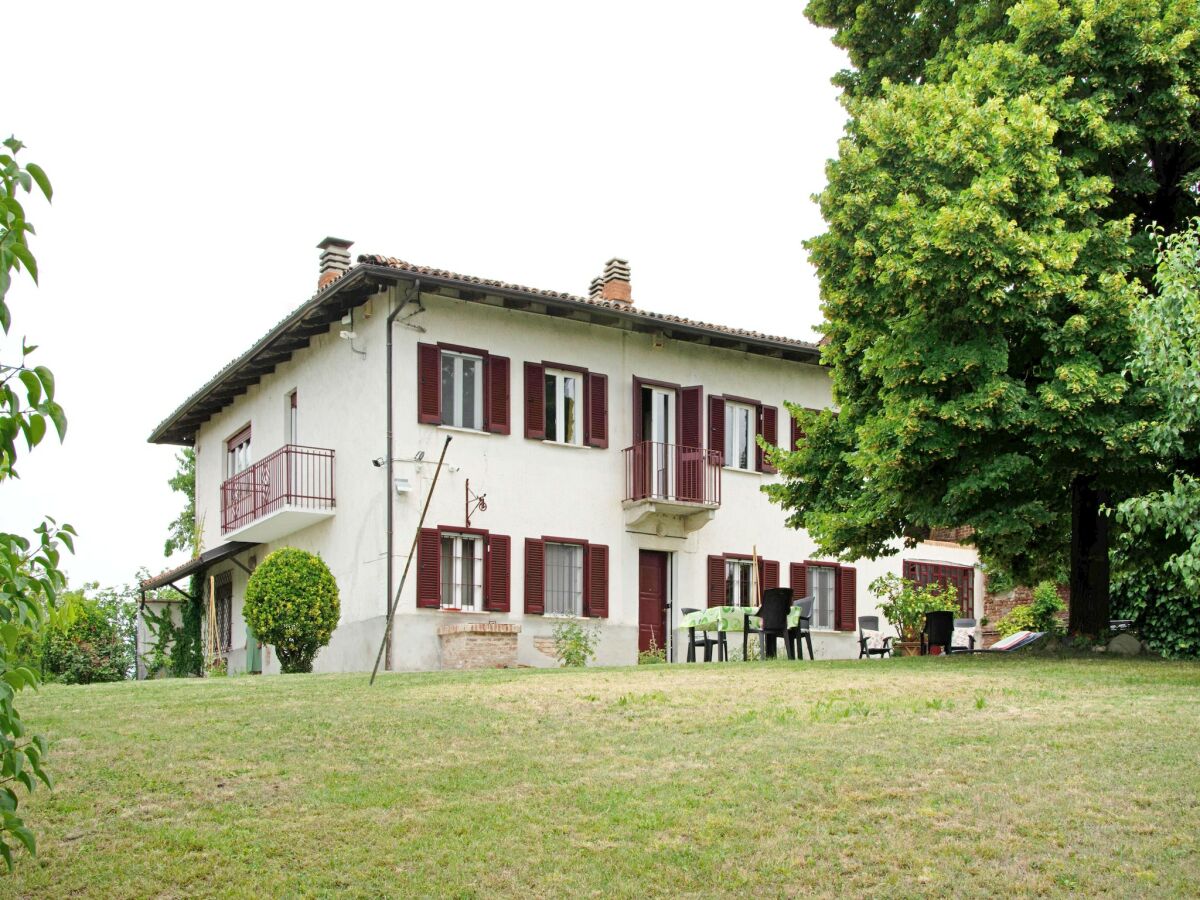 Holiday house Apartment in Casale with Panoramic Vineyard Views