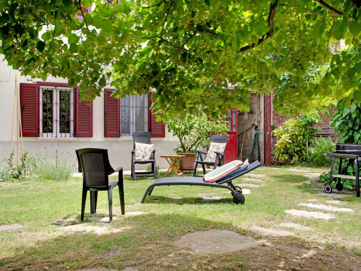 Holiday house Rustikaler Rückzugsort im Dorf Moncucco - Outdoor photo 3