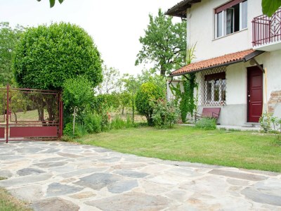 Holiday house Rustikaler Rückzugsort im Dorf Moncucco - Outdoor photo 9