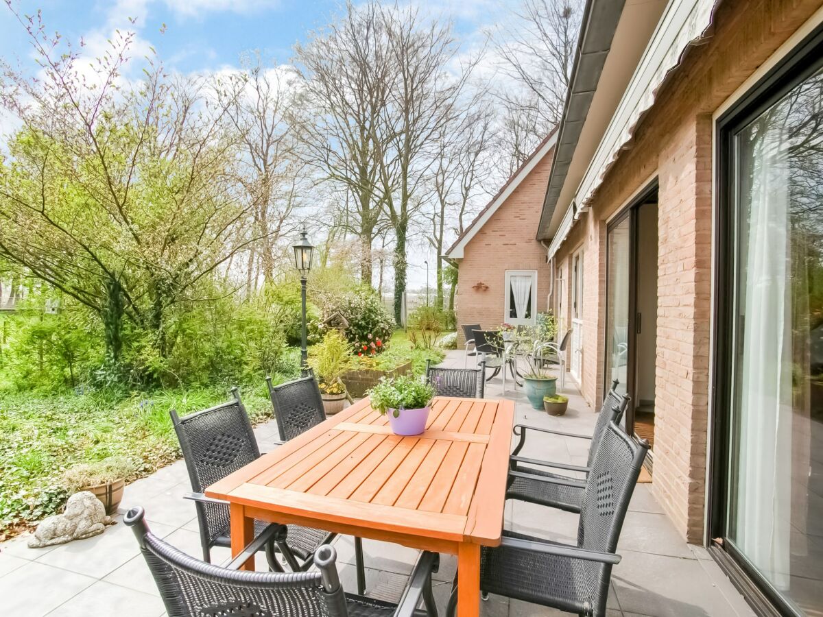 Holiday house Holiday home near the Efteling with garden