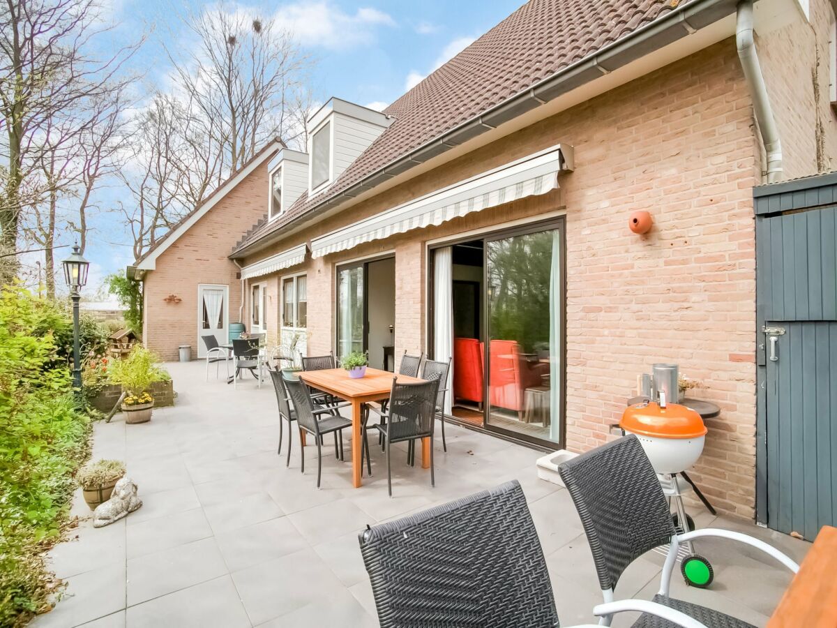 Holiday house Holiday home near the Efteling with garden - Outdoor photo 5