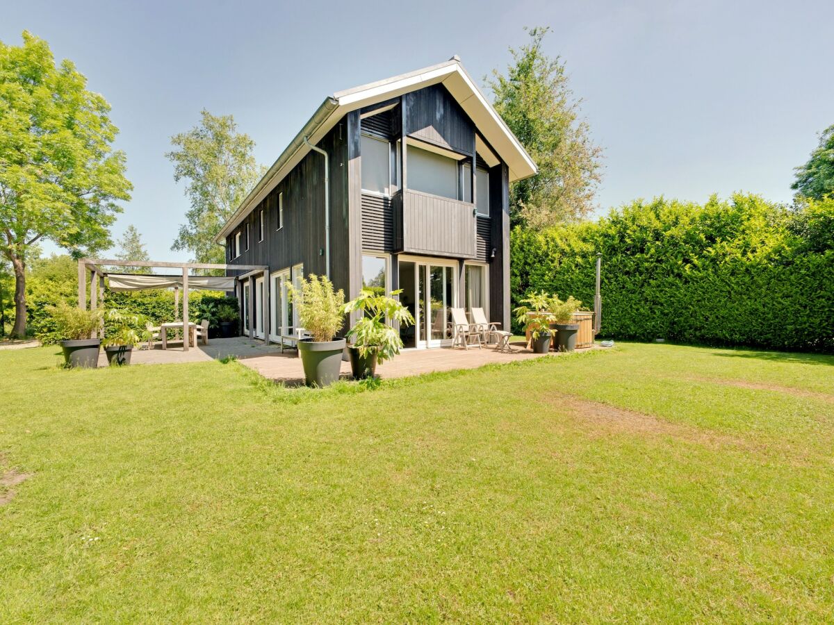 Holiday house Familienhaus in Grou am Wassersport - Outdoor photo 2