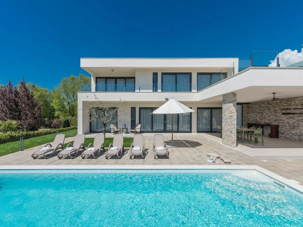 Holiday house Villa in Novigrad mit Pool und Meerblick