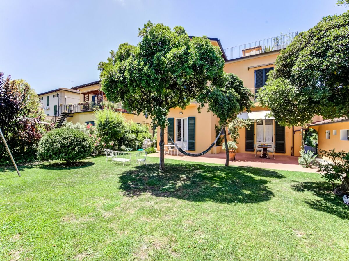 Holiday house Pisa Getaway by the Tower - Outdoor photo 2