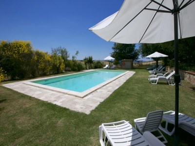 Farmhouse Rustikaler Rückzugsort mit Pool - Outdoor photo 2