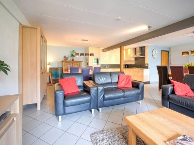 Holiday house Spacious Group Getaway with Garden - Features photo 19