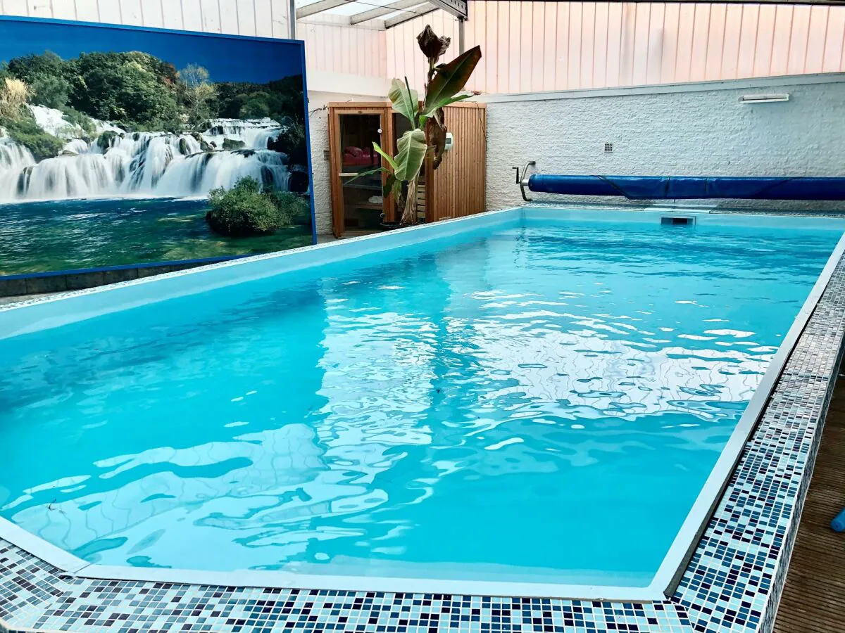 Holiday house House next to the beach with heated pool