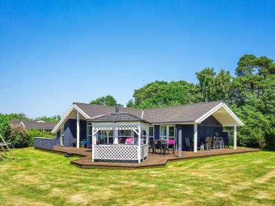 Holiday house 8 person holiday home in Nexø-By Traum - Outdoor photo 3