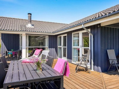 Holiday house 8 person holiday home in Nexø-By Traum - Outdoor photo 4