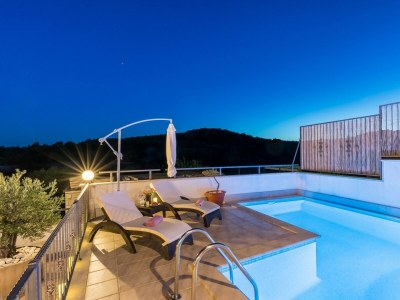 Villa Marivilla in Selca with heated pool - Outdoor photo 7
