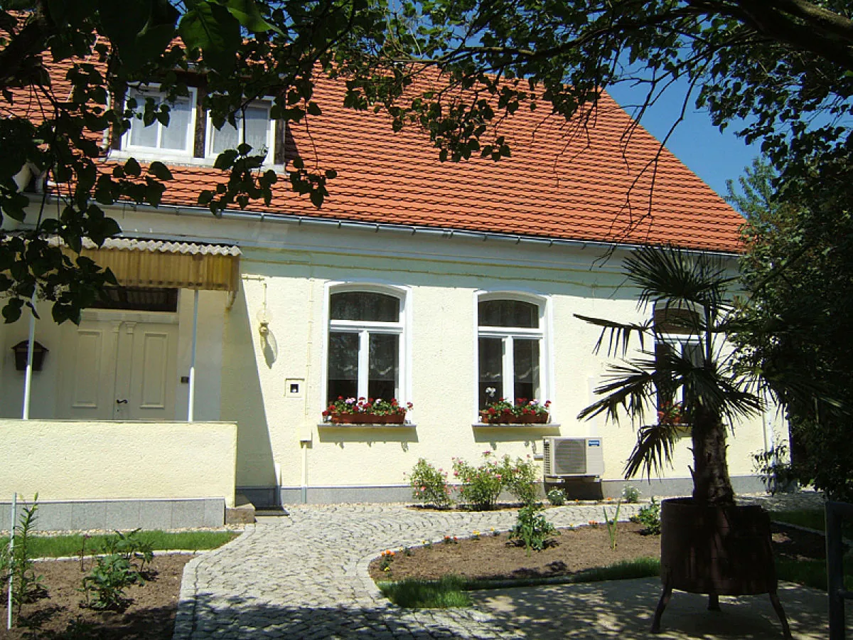 Holiday apartment "Zur Alten Schule" Neuburxdorf