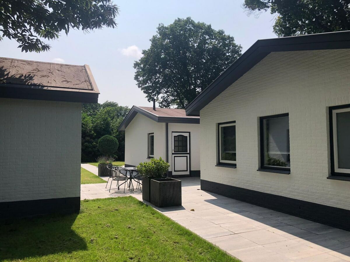 Chalet Holiday Home in Harderwijk near Veluwemeer - Outdoor photo 2