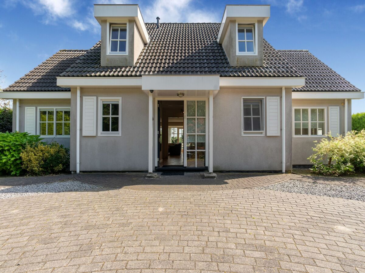 Villa Exclusive villa in Zeewolde with a terrace - Outdoor photo 4