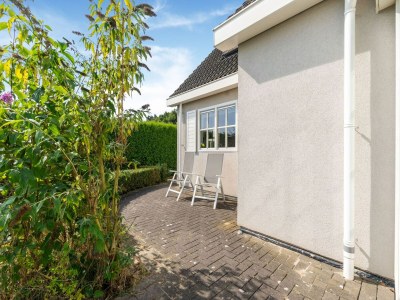 Villa Exclusive villa in Zeewolde with a terrace - Outdoor photo 2