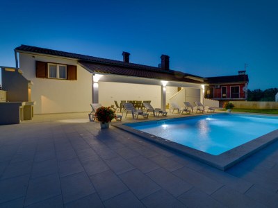 Holiday house Lovely house Piljan - Outdoor photo 6