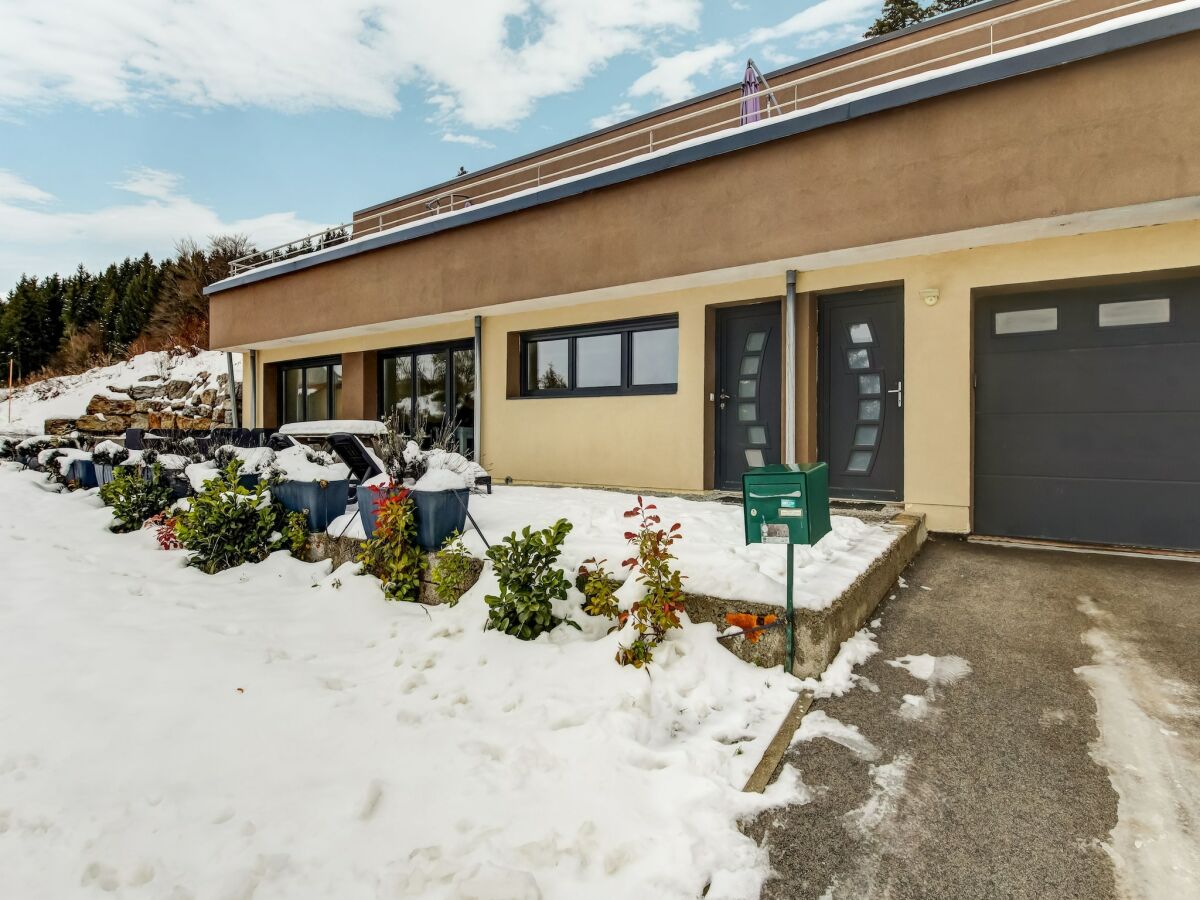 Holiday house Schצnes Ferienhaus in La Chaux mit Whirlpool - Outdoor photo 3
