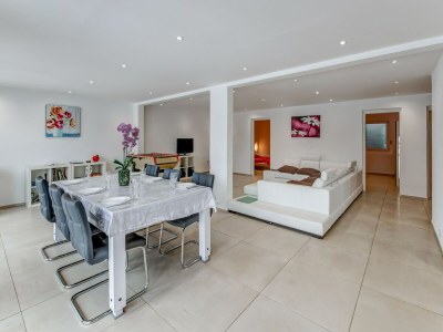 Holiday house Schצnes Ferienhaus in La Chaux mit Whirlpool - Features photo 14