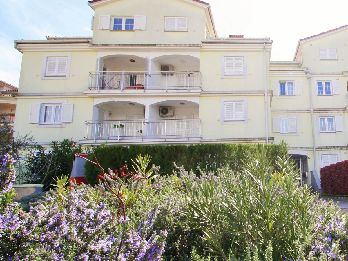 Apartment Spacious Apartment Peteh in Veli Maj with Sea view