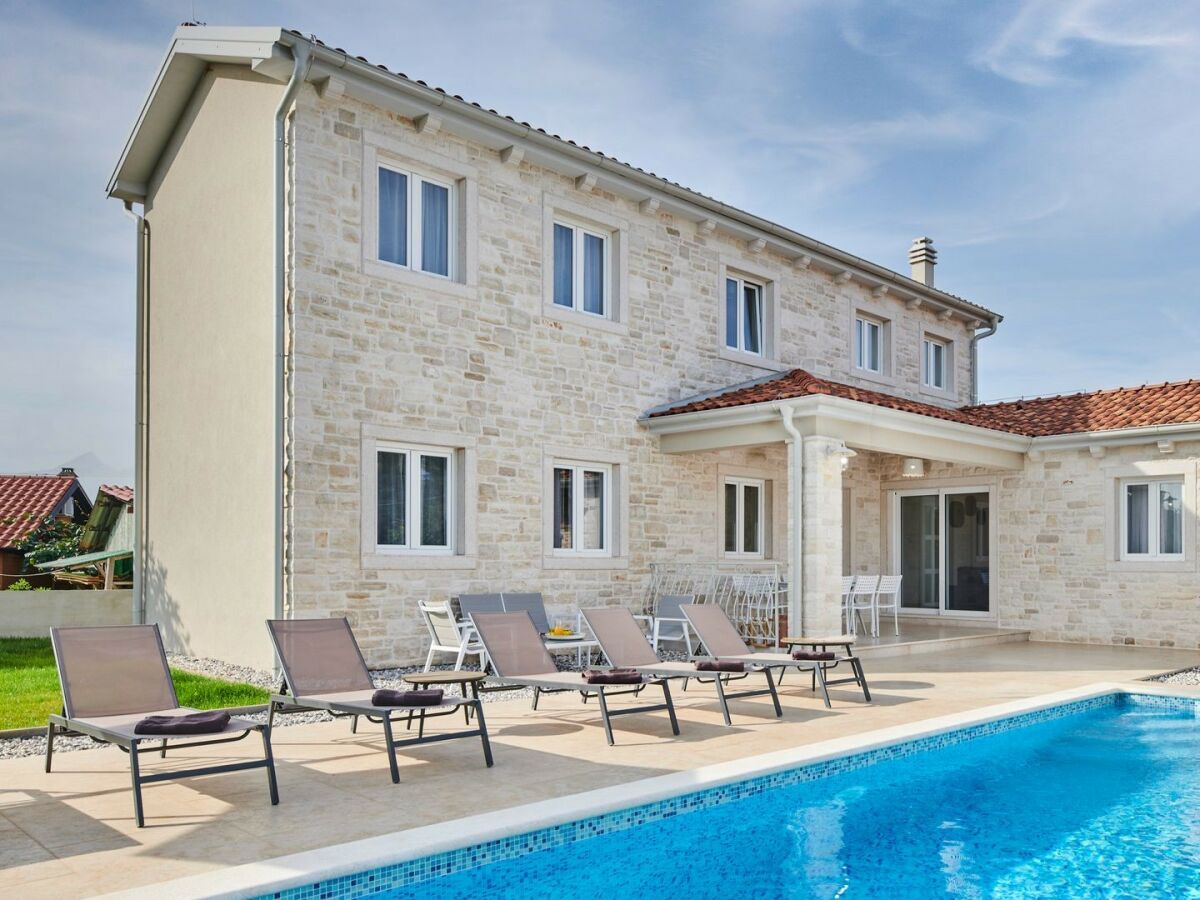 Villa Villa Leon - Modern Villa Leon in Western Istria