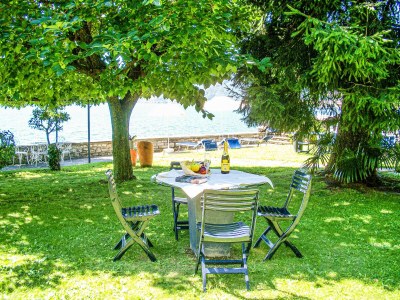 Holiday apartment Palazzina GiardinoLago: Bianco - Outdoor photo 9