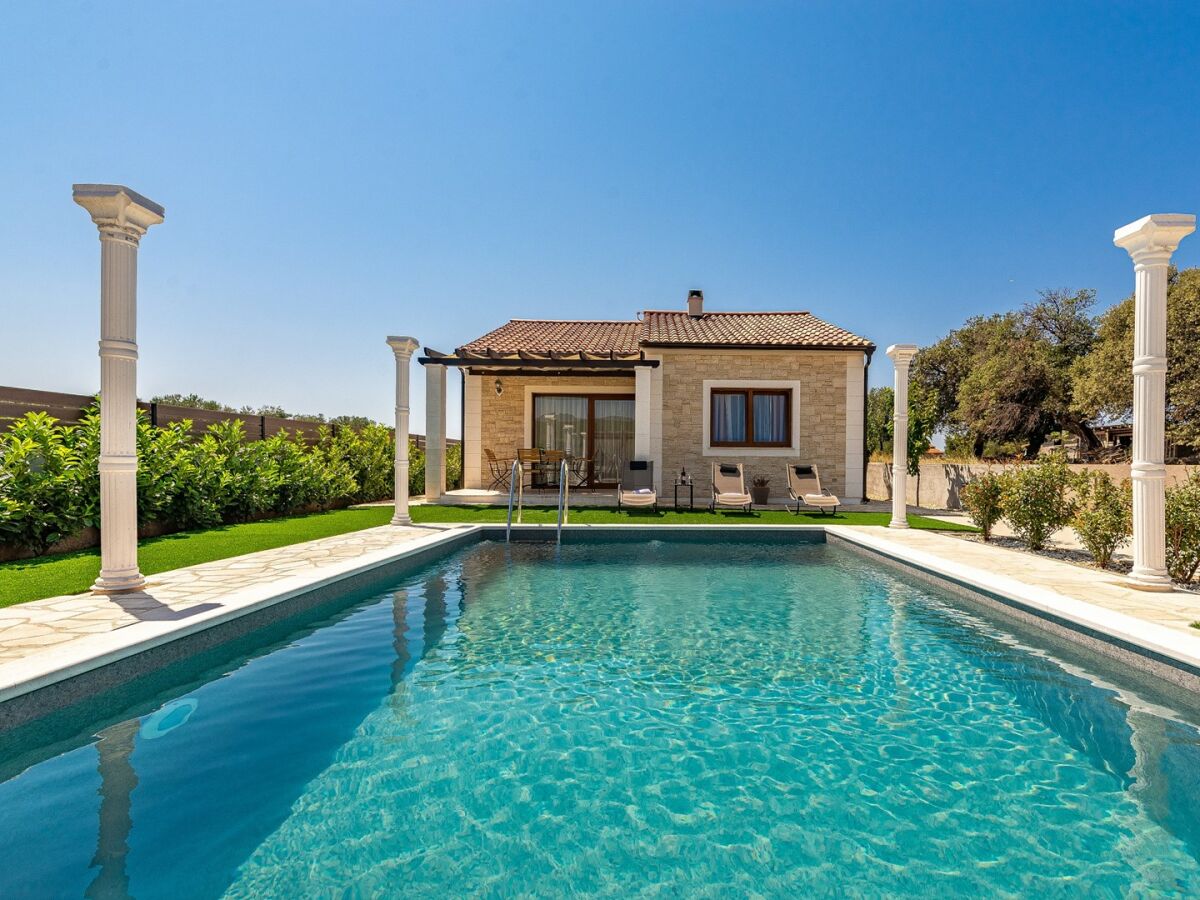 Villa Villa Aldonna with Private Pool