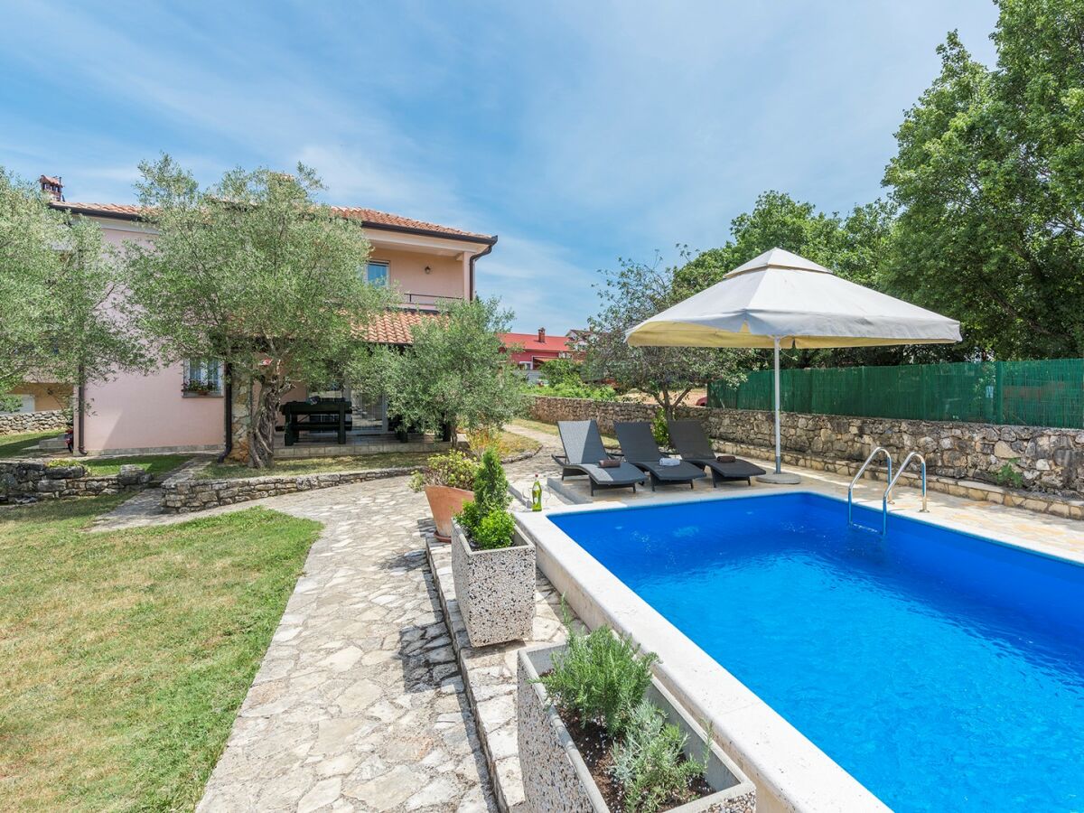 Holiday apartment Cerin with Private Pool