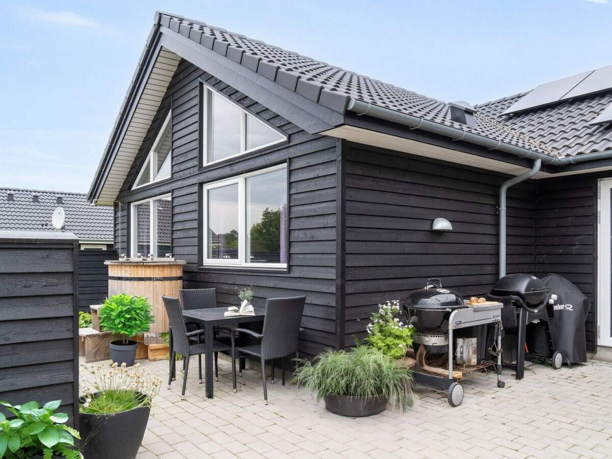 Holiday house Luxurioser Ruckzug mit Pool -- By Traum Ferienwohnungen - Outdoor photo 2