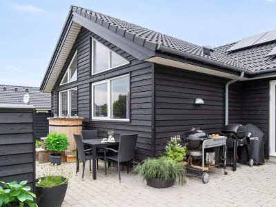 Holiday house Luxurioser Ruckzug mit Pool -- By Traum Ferienwohnungen - Outdoor photo 2