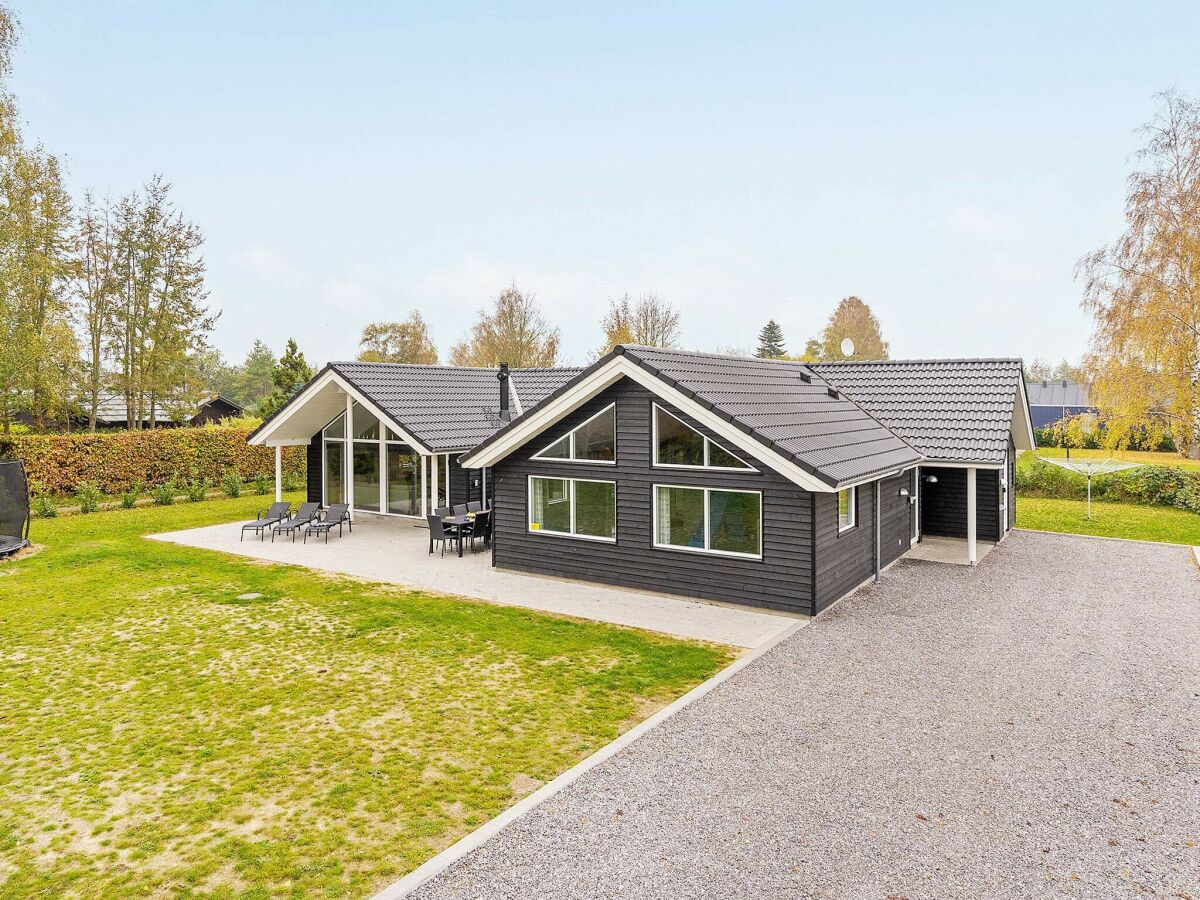 Holiday house Luxus-Retreat mit Pool -- By Traum Ferienwohnungen - Outdoor photo 2