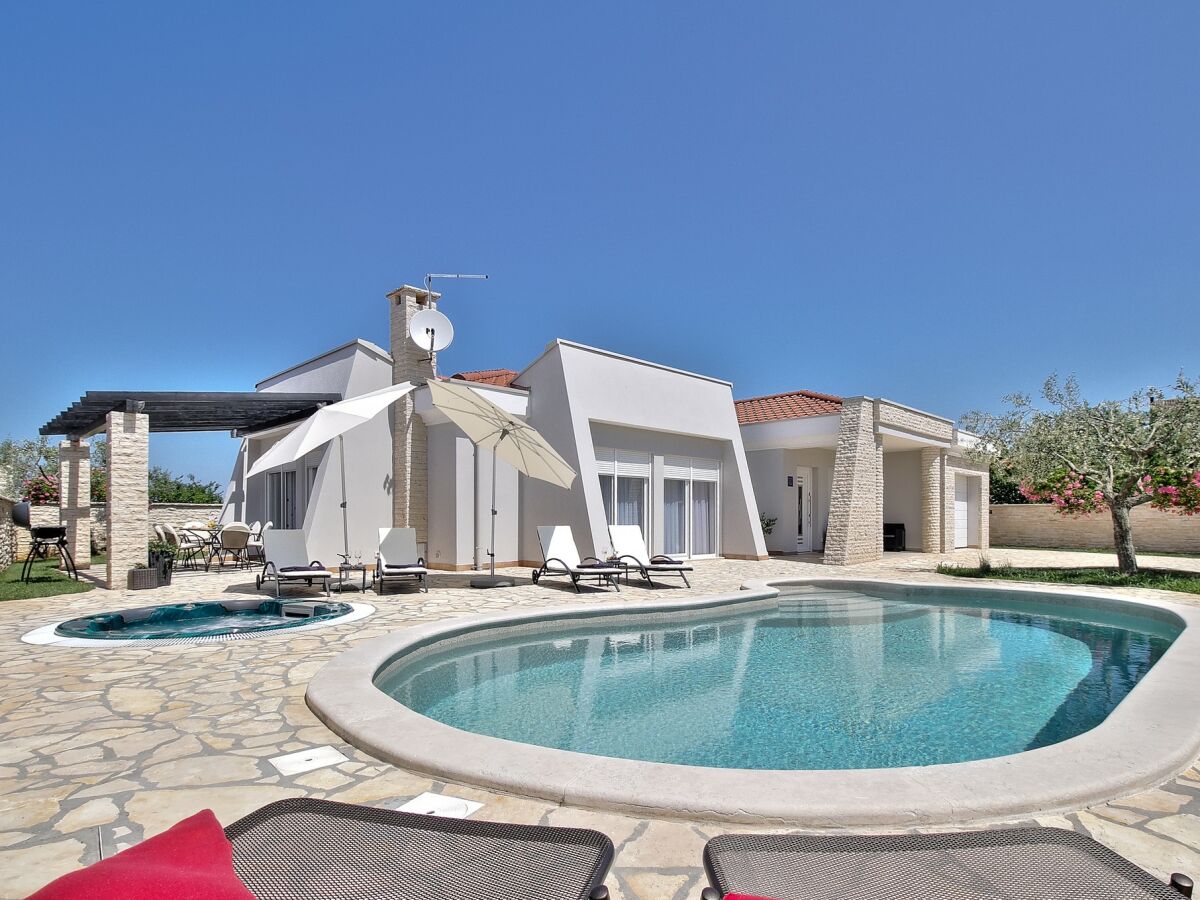 Villa Casa Siesta with Pool & Jacuzzi