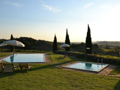 Apartment Gemütliches Ferienhaus mit Schwimmbad mit whirlwanne und Kinderbecken - Outdoor photo 10