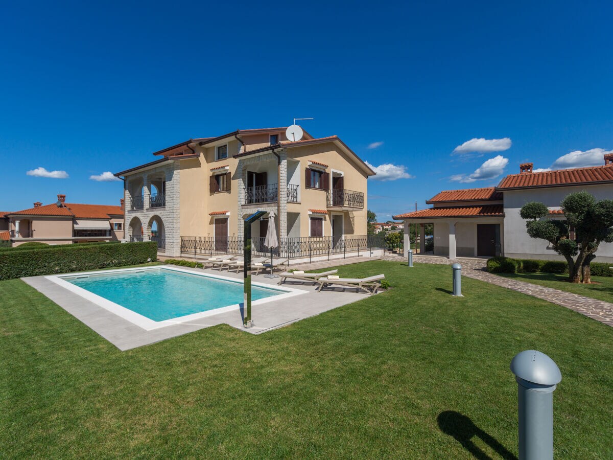 Holiday apartment Mihael with private pool - Outdoor photo 4