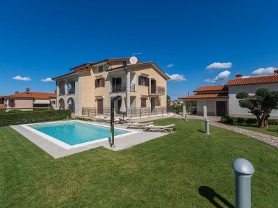 Holiday apartment Mihael with private pool - Outdoor photo 4