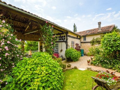 Holiday house Holiday Home in Charente with Pool - Outdoor photo 14