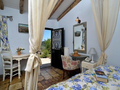 Apartment Apartment with Pool & Near Sea - Features photo 12