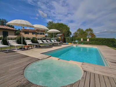 Holiday house Cottage in Montelabbate with Pool & Forest - Outdoor photo 11