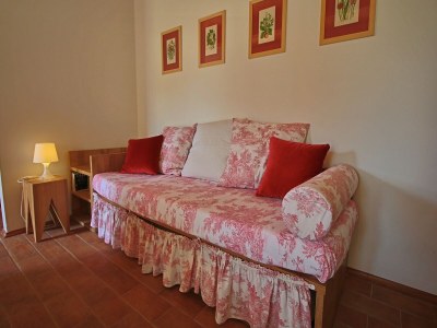 Holiday house Cottage in Montelabbate with Pool & Forest - Features photo 24