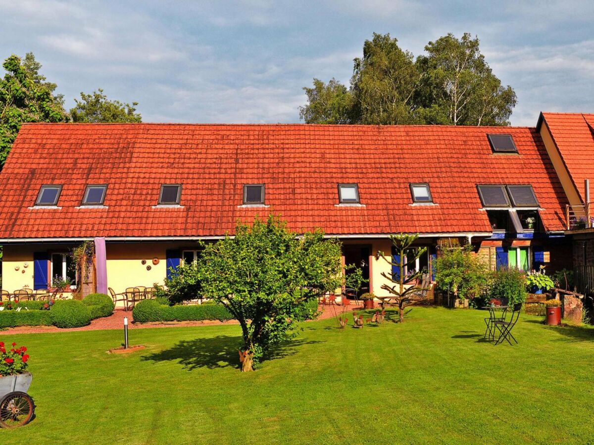 Apartment Ferienhof am Roten Fluss mit Pool