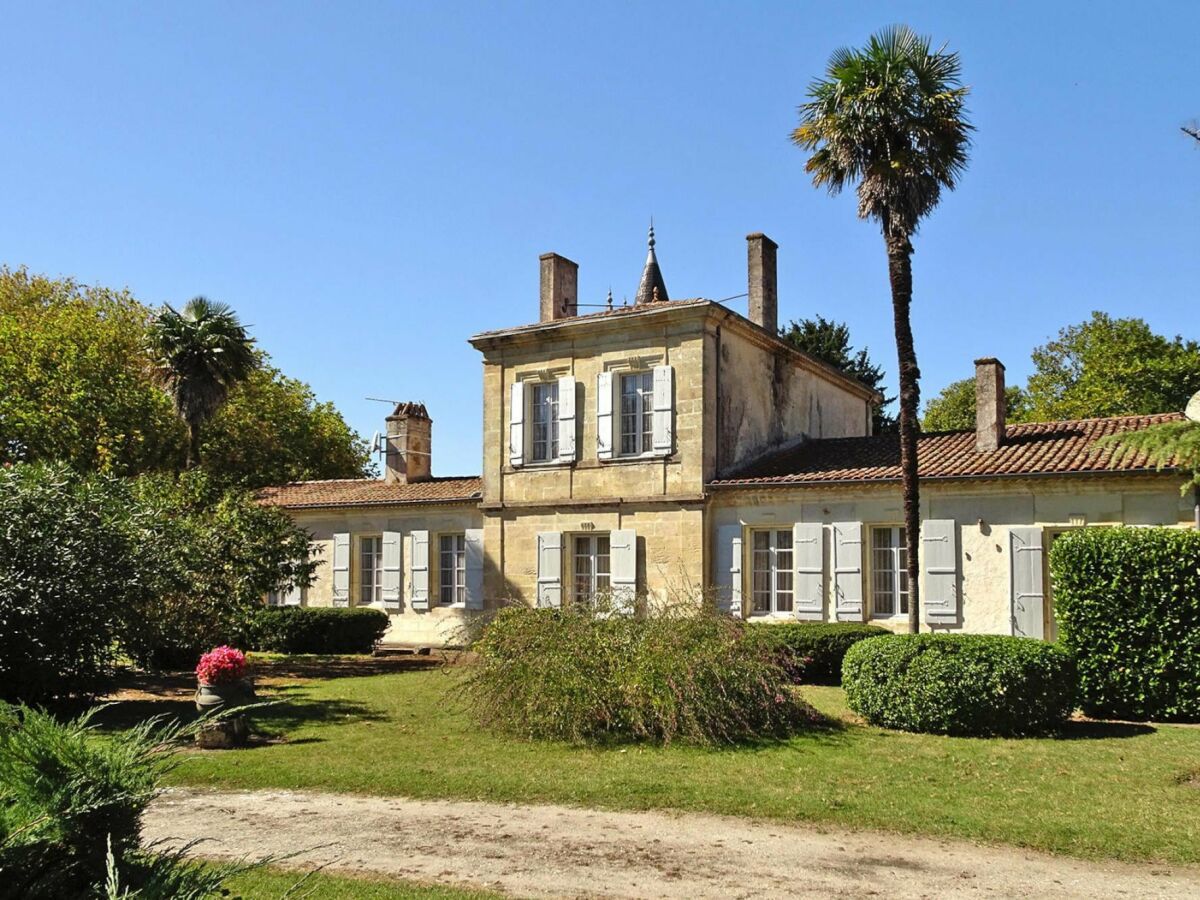 Holiday house Semi-detached house on a vineyard, Talais