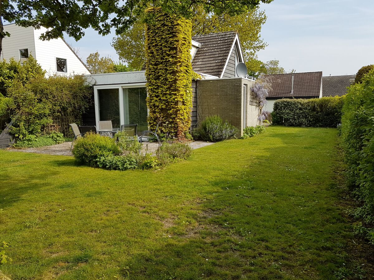 Holiday house Quietly located holiday home in Zeeland