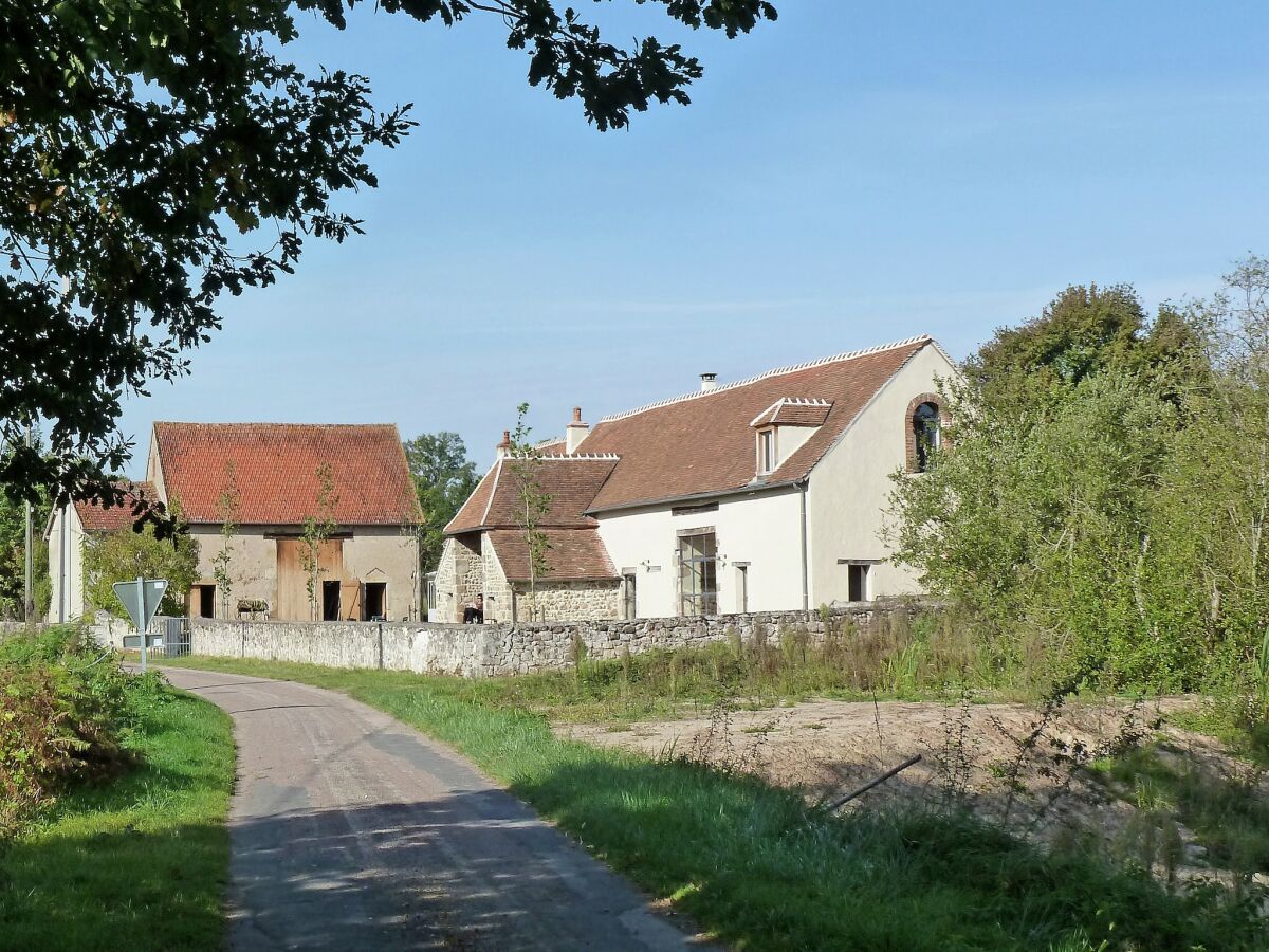 Farmhouse Luxurious Farmhouse in Braize