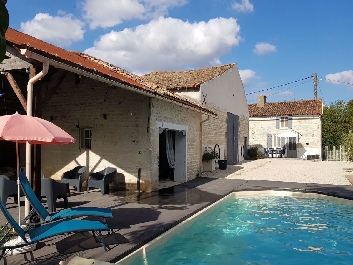 Holiday house Ferienhaus in Loubigné mit Pool & Terrasse