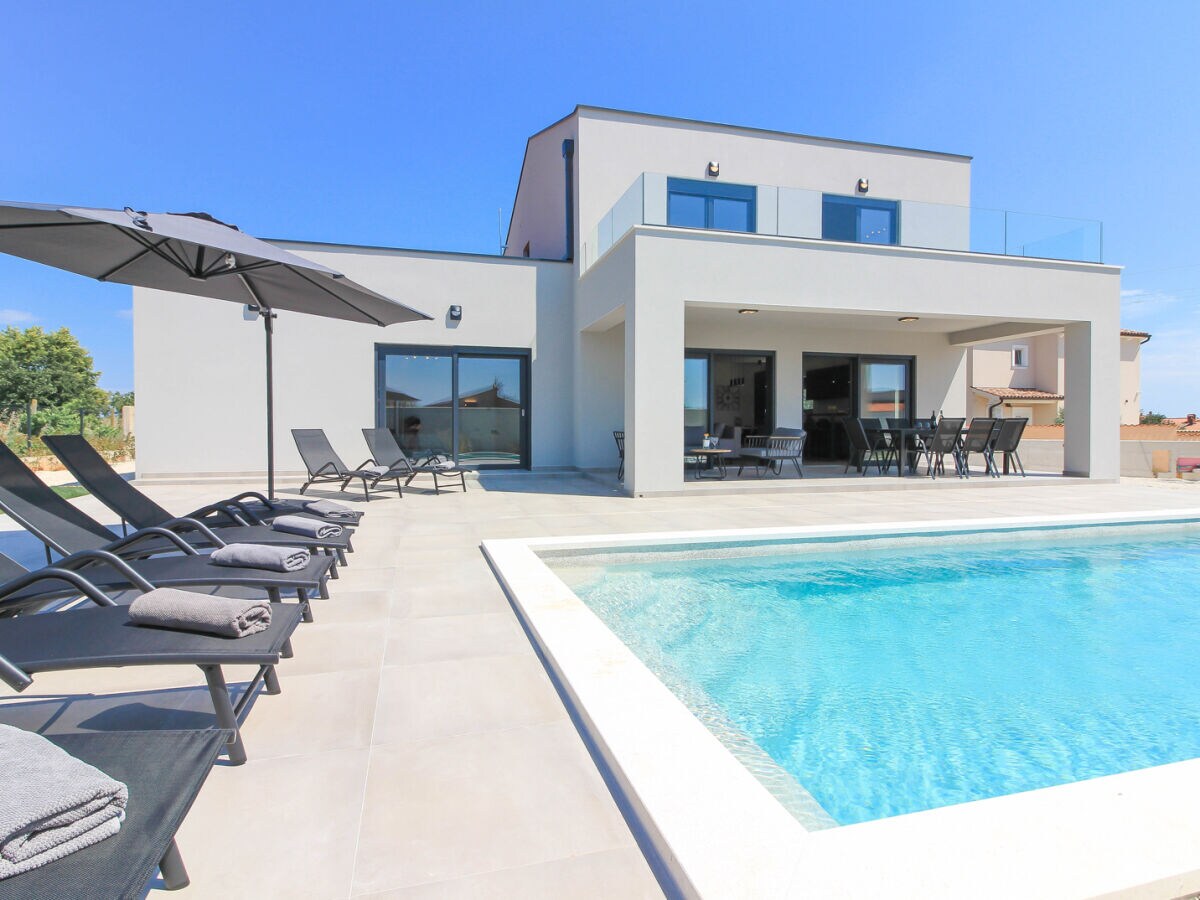 Villa Villa Esire with private pool