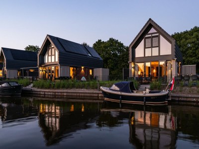 Holiday house Wasservilla in Balk mit eigenem Steg - Holiday house
