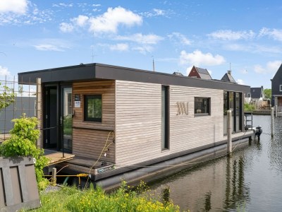 House boat Houseboat in Stavoren with Waterfront Views - House boat