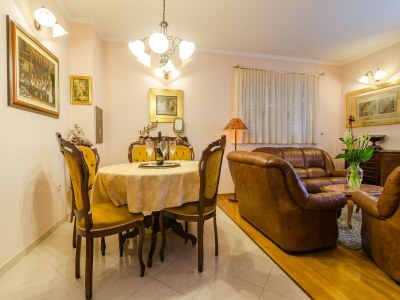 Apartment Apartment Paco - Three-Bedroom Apartment with Balcony and Sea View - Features photo 9