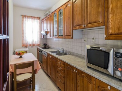 Apartment Apartment Paco - Three-Bedroom Apartment with Balcony and Sea View - Features photo 14