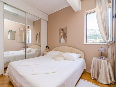Apartment Apartment Paco - Three-Bedroom Apartment with Balcony and Sea View - Features photo 16