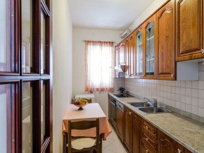 Apartment Apartment Paco - Three-Bedroom Apartment with Balcony and Sea View - Features photo 22
