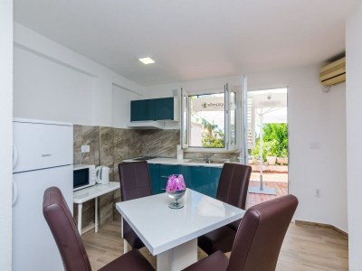 Apartment Apartments Paula - One Bedroom Apartment with Shared Terrace - Features photo 11